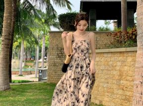 TD2023新款甜美粉色方领木耳边小飞袖抽褶收腰显瘦连衣裙_小懒猫美衣8号店_女装/女士精品
