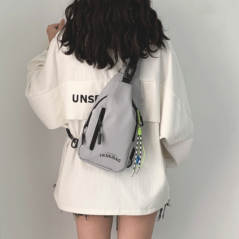 小众帆布斜挎时尚单肩潮牌胸包 小众帆布斜挎包包女2023新款时尚单肩潮牌胸包男款运动腰包小背包_SJHSJH16包先生_箱包皮具/热销女包/男包 箱包皮具_热销女包_男包